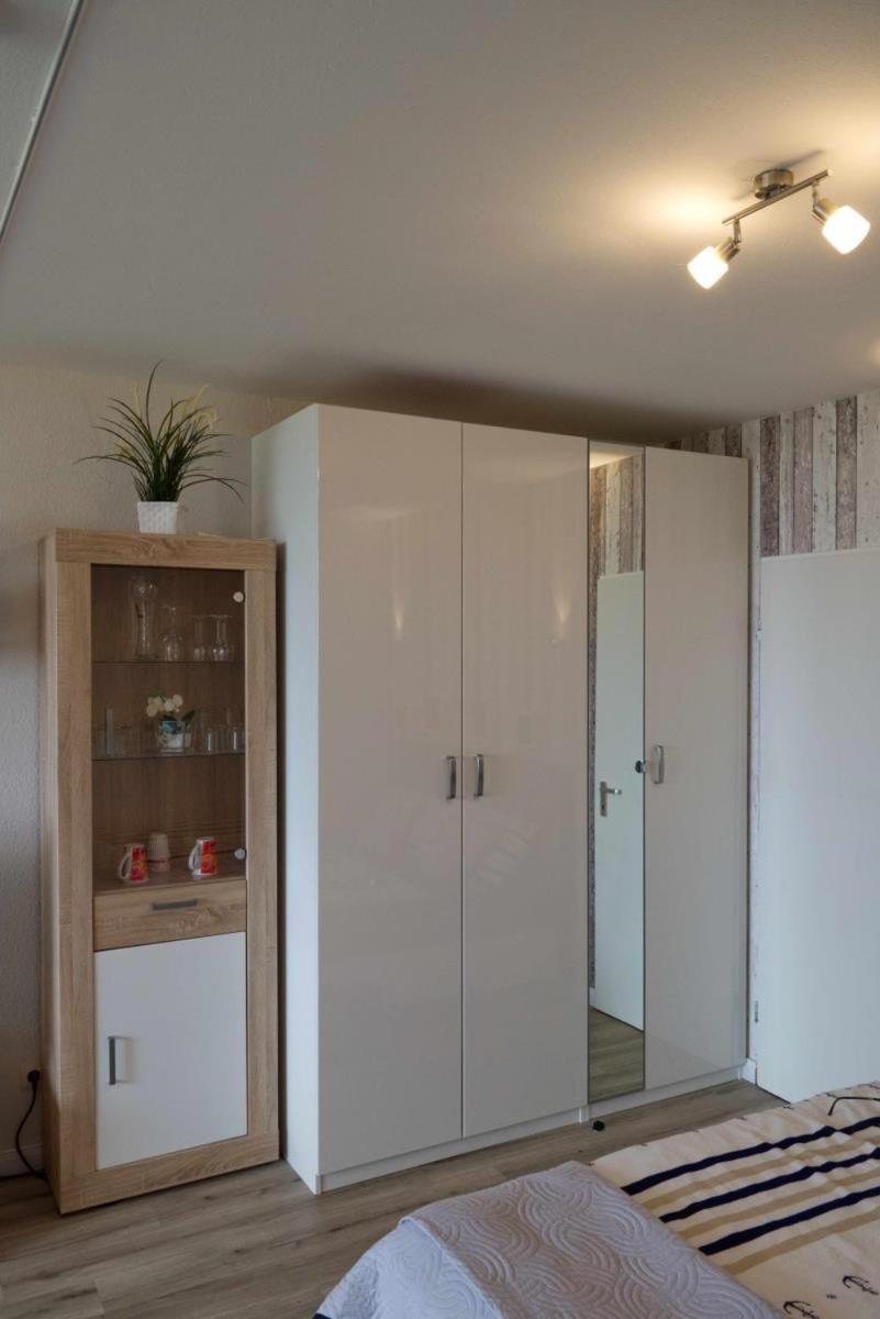Inselblume 80 - Gemuetliche Ferienwohnung, Blick Auf Die Fehmarnsundbruecke Burgtiefe auf Fehmarn Exterior foto
